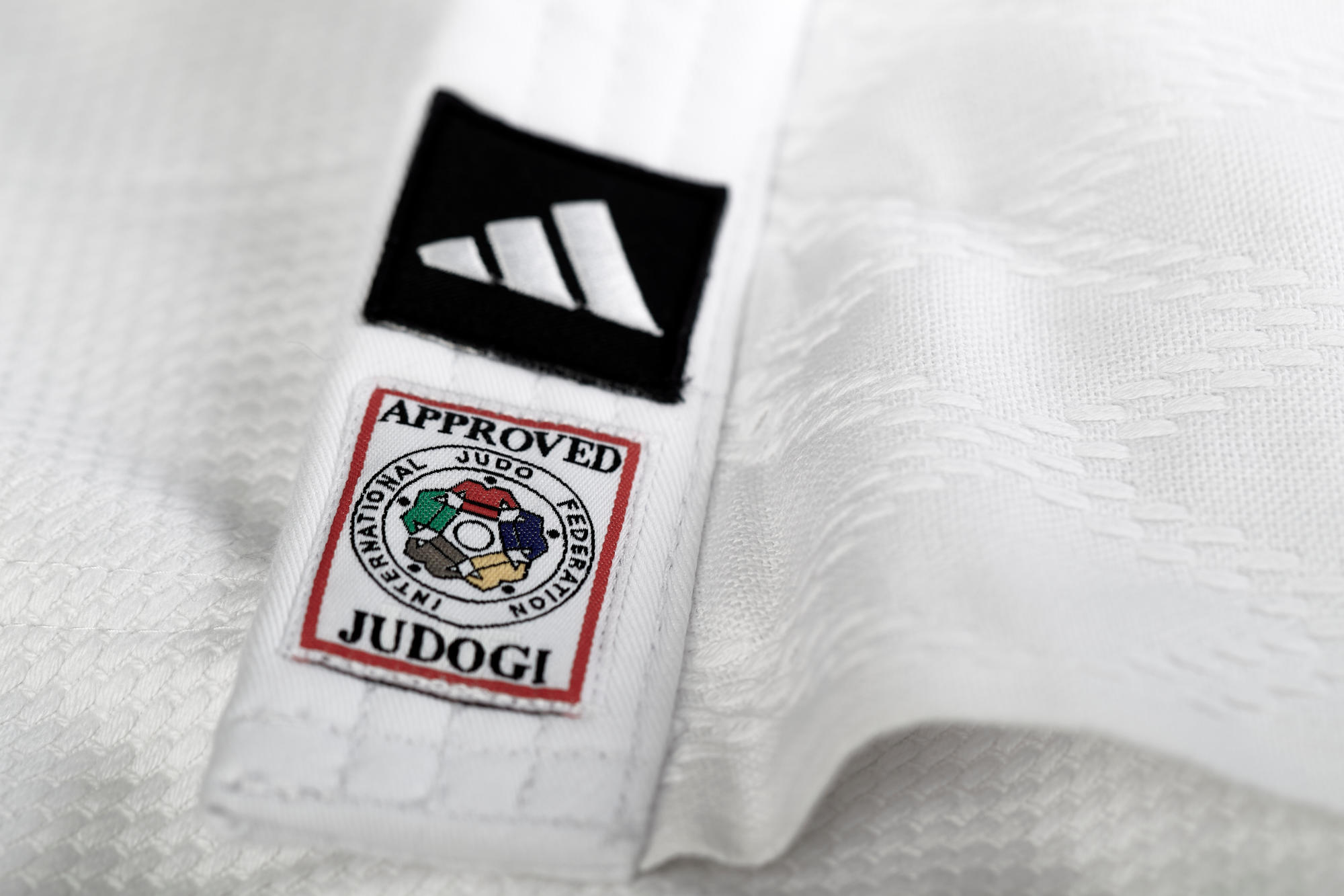 adidas Judoanzug CHAMPION III IJF - Model 2 weiß/schwarze Streifen JIJF