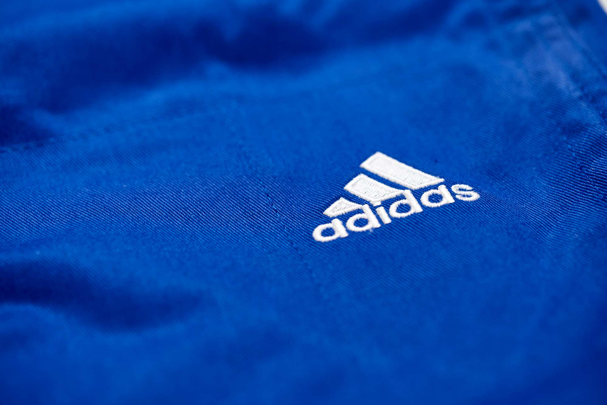 adidas Judoanzug CHAMPION II IJF slim cut, blau/weiße Streifen, JIJFBS