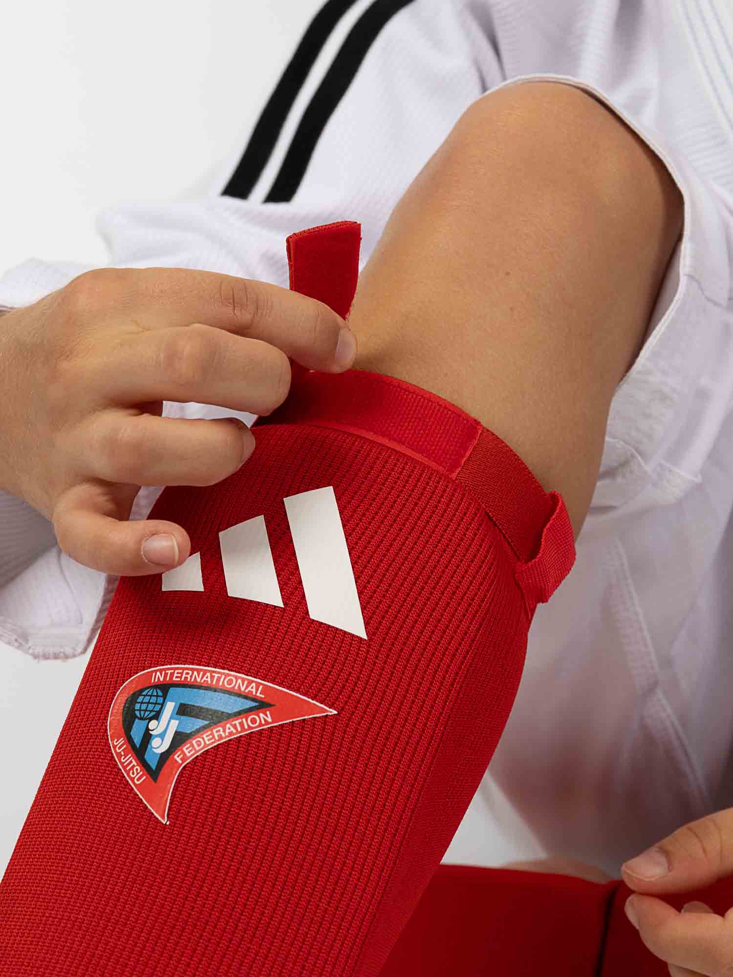 Kniebandage, Sportbandage, Rotes Bandagenmaterial, Jiu-Jitsu, Federation-Logo