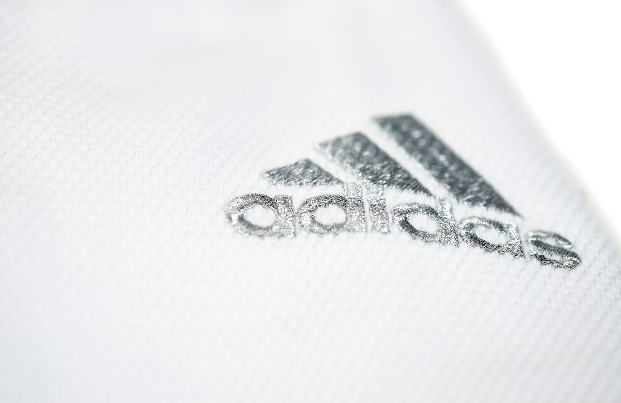 adidas Judo-Anzug Millenium weiß/silbernes Logo, J990