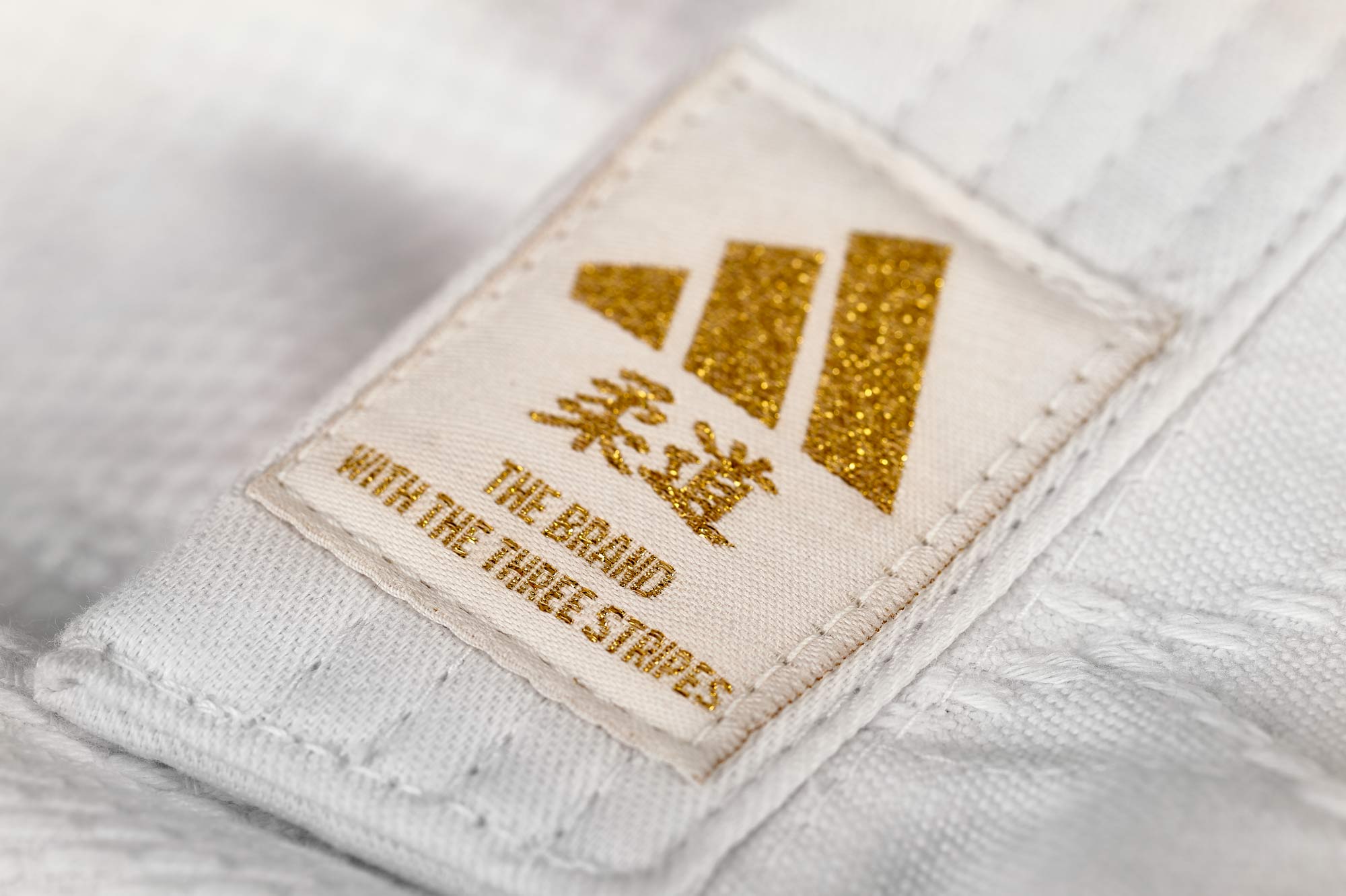 adidas Judo-Anzug Club weiß/goldene Streifen, J350