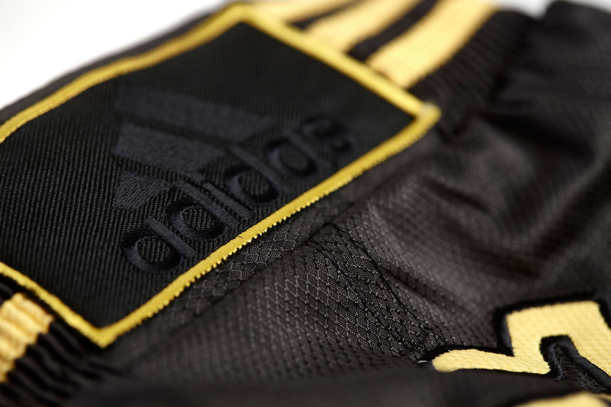 adidas Thai-Box-Shorts schwarz/gold, ADISTH02