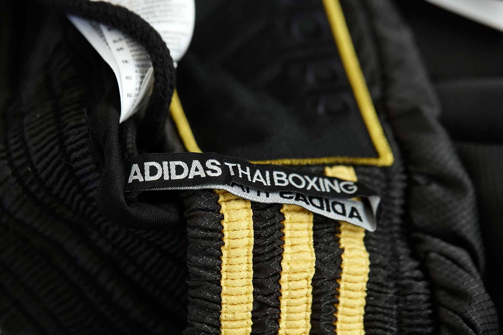 adidas Thai-Box-Shorts schwarz/gold, ADISTH02